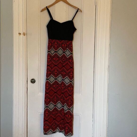 Forever 21 Red and Black Tribal Maxi Size Small - Picture 1 of 6